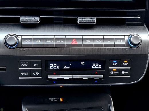Hyundai Kona Premium 64.8 kWh / Uit Voorraad Leverbaar / Navigatie / Stoel verkoeling&Verwarming voorzijde / ActivLease financial lease