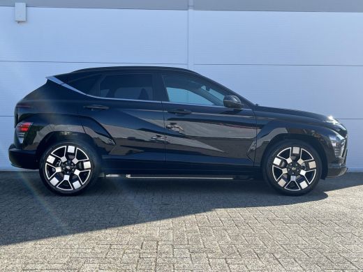Hyundai Kona Premium 64.8 kWh / Uit Voorraad Leverbaar / Navigatie / Stoel verkoeling&Verwarming voorzijde / ActivLease financial lease