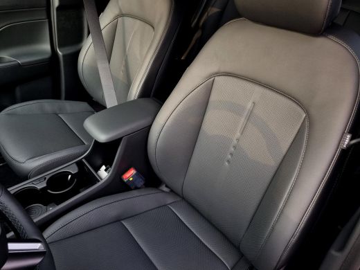 Hyundai Kona Premium 64.8 kWh / Uit Voorraad Leverbaar / Navigatie / Stoel verkoeling&Verwarming voorzijde / ActivLease financial lease