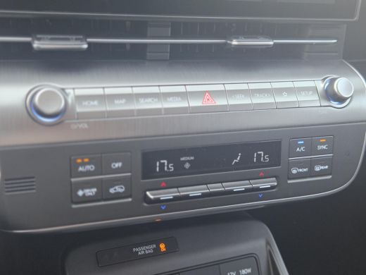 Hyundai Kona Premium 64.8 kWh ** nieuw uit voorraad leverbaar ** ActivLease financial lease