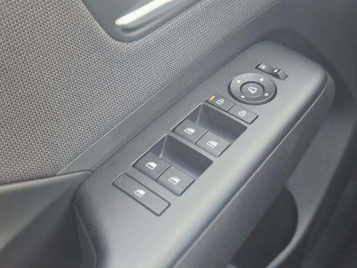 Hyundai Kona Premium 64.8 kWh ** nieuw uit voorraad leverbaar ** ActivLease financial lease