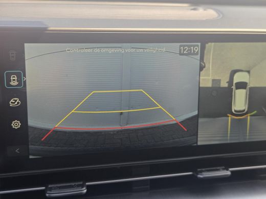 Hyundai Kona Premium 64.8 kWh ** nieuw uit voorraad leverbaar ** ActivLease financial lease