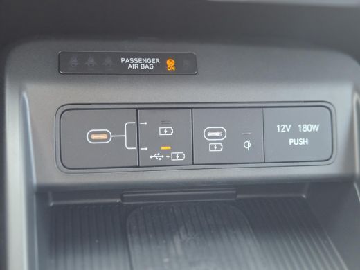 Hyundai Kona Premium 64.8 kWh ** nieuw uit voorraad leverbaar ** ActivLease financial lease