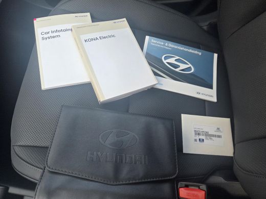 Hyundai Kona Premium 64.8 kWh ** nieuw uit voorraad leverbaar ** ActivLease financial lease