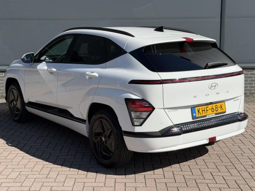 Hyundai Kona Pure Edition 64.8 kWh / Navigatie / Apple Carplay & Android Auto / Airco / Achteruitrijcamera / S... ActivLease financial lease