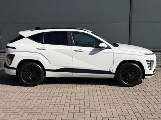 Hyundai Kona Pure Edition 64.8 kWh / Navigatie / Apple Carplay & Android Auto / Airco / Achteruitrijcamera / S... ActivLease financial lease