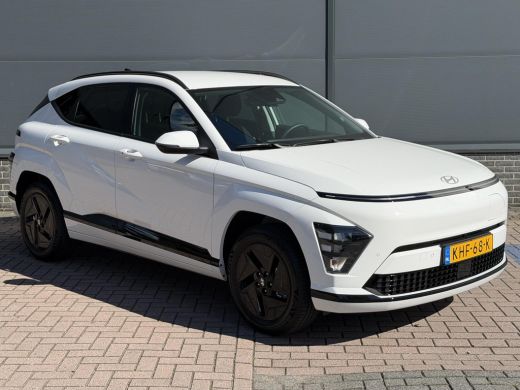 Hyundai Kona Pure Edition 64.8 kWh / Navigatie / Apple Carplay & Android Auto / Airco / Achteruitrijcamera / S... ActivLease financial lease