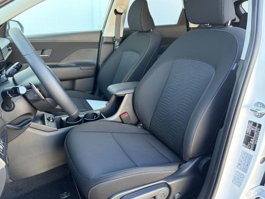 Hyundai Kona Pure Edition 64.8 kWh / Navigatie / Apple Carplay & Android Auto / Airco / Achteruitrijcamera / S... ActivLease financial lease