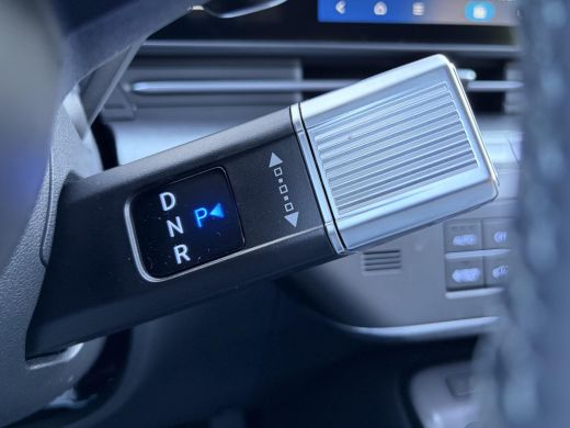 Hyundai Kona Pure Edition 64.8 kWh / Navigatie / Apple Carplay & Android Auto / Airco / Achteruitrijcamera / S... ActivLease financial lease