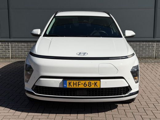 Hyundai Kona Pure Edition 64.8 kWh / Navigatie / Apple Carplay & Android Auto / Airco / Achteruitrijcamera / S... ActivLease financial lease