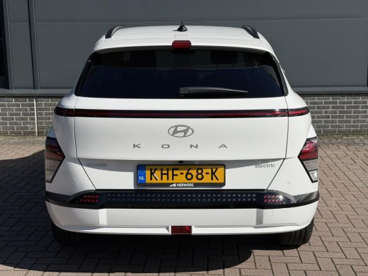 Hyundai Kona Pure Edition 64.8 kWh / Navigatie / Apple Carplay & Android Auto / Airco / Achteruitrijcamera / S... ActivLease financial lease