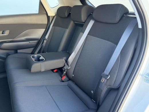 Hyundai Kona Pure Edition 64.8 kWh / Navigatie / Apple Carplay & Android Auto / Airco / Achteruitrijcamera / S... ActivLease financial lease
