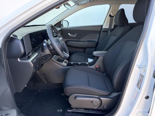 Hyundai Kona Pure Edition 64.8 kWh / Navigatie / Apple Carplay & Android Auto / Airco / Achteruitrijcamera / S... ActivLease financial lease