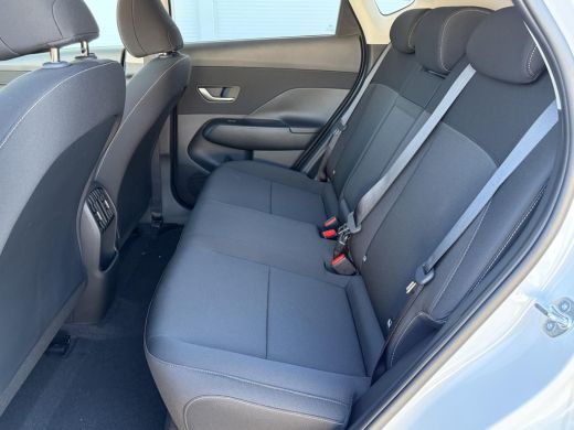 Hyundai Kona Pure Edition 64.8 kWh / Navigatie / Apple Carplay & Android Auto / Airco / Achteruitrijcamera / S... ActivLease financial lease