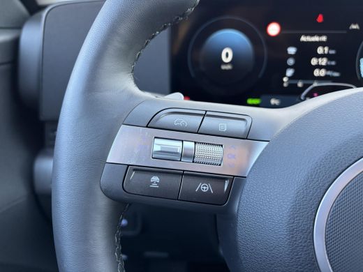 Hyundai Kona Pure Edition 64.8 kWh / Navigatie / Apple Carplay & Android Auto / Airco / Achteruitrijcamera / S... ActivLease financial lease