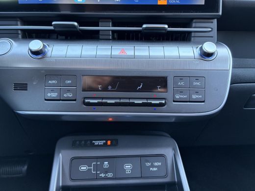 Hyundai Kona Pure Edition 64.8 kWh / Navigatie / Apple Carplay & Android Auto / Airco / Achteruitrijcamera / S... ActivLease financial lease