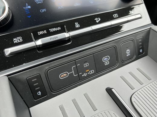 Hyundai Santa Fe 1.6 T-GDI PHEV Black Line 4WD 7p / &euro;5.000-,- korting !  / 288 pk met 1700 KG trekvermogen / 20" /... ActivLease financial lease