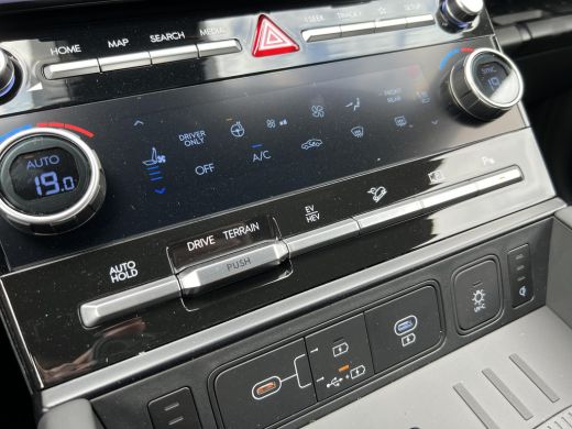 Hyundai Santa Fe 1.6 T-GDI PHEV Black Line 4WD 7p / &euro;5.000-,- korting !  / 288 pk met 1700 KG trekvermogen / 20" /... ActivLease financial lease