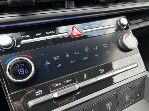Hyundai Santa Fe 1.6 T-GDI PHEV Black Line 4WD 7p / &euro;5.000-,- korting !  / 288 pk met 1700 KG trekvermogen / 20" /... ActivLease financial lease