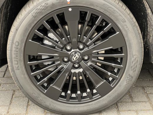 Hyundai Santa Fe 1.6 T-GDI PHEV Black Line 4WD 7p / &euro;5.000-,- korting !  / 288 pk met 1700 KG trekvermogen / 20" /... ActivLease financial lease