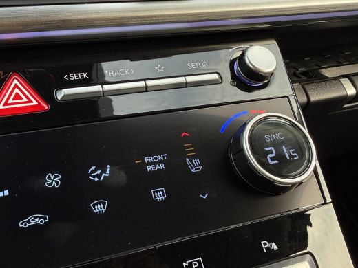 Hyundai Santa Fe 1.6 T-GDI PHEV Premium Plus 4WD 7p / Stoelkoeling / Stuur- & Stoelverwarming / BOSE Audio / Zwart... ActivLease financial lease