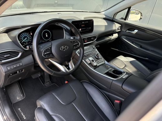 Hyundai Santa Fe 1.6 T-GDI PHEV Premium Sky 7p. SOH 100% / Elektrisch glazen panorama-dak / Automaat / All-season ... ActivLease financial lease