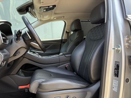 Hyundai Santa Fe 1.6 T-GDI PHEV Premium Sky 7p. SOH 100% / Elektrisch glazen panorama-dak / Automaat / All-season ... ActivLease financial lease