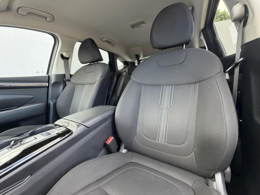 Hyundai Tucson 1.6 T-GDI PHEV Comfort Smart 4WD / Dealer Onderhouden / Fabrieksgarantie tot 9-2028 / Navigatie /... ActivLease financial lease