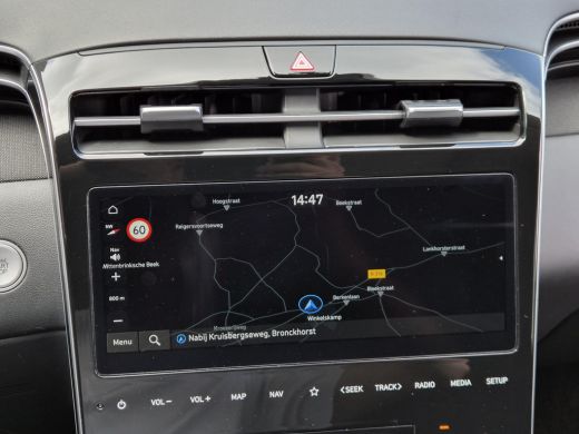 Hyundai Tucson 1.6 T-GDI PHEV Comfort Smart 4WD / Fabrieksgarantie tot 02-2029 / Dealer onderhouden / Glazen sch... ActivLease financial lease