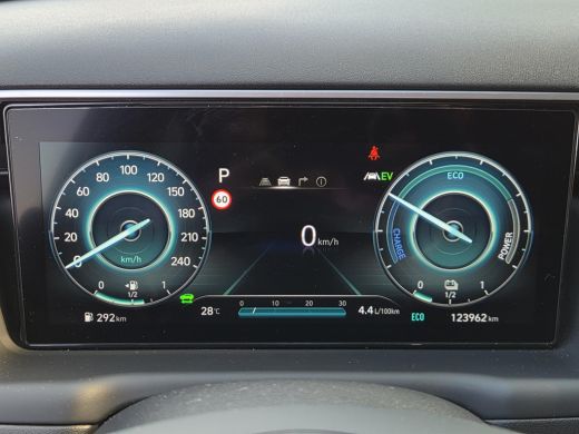 Hyundai Tucson 1.6 T-GDI PHEV Comfort Smart Sky 4WD / Dealeronderhouden / Fabrieksgarantie tot 06-2027 / Glazen ... ActivLease financial lease