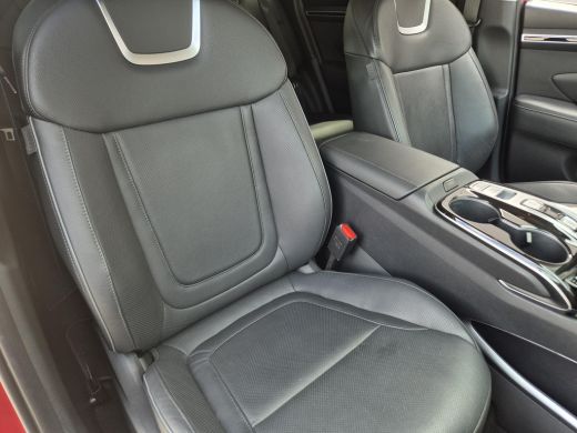 Hyundai Tucson 1.6 T-GDI PHEV Premium 4WD / Fabrieksgarantie tot 10-2027 / Dealer onderhouden / Trekgewicht 1350... ActivLease financial lease