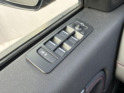 Land Rover Discovery Sport P300e 1.5 R-Dynamic HSE / Dealer Onderhouden / NL auto / Afneembare Trekhaak (1.600KG) / PHEV / A... ActivLease financial lease