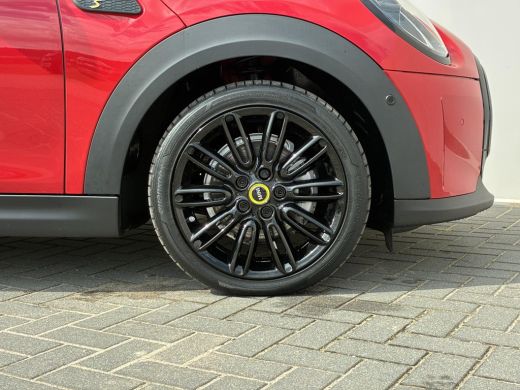 Mini Electric Yours 33 kWh / Cruise control / Stoelverwarming / Schuif/open dak / Achteruitrijcamera / Navigati... ActivLease financial lease