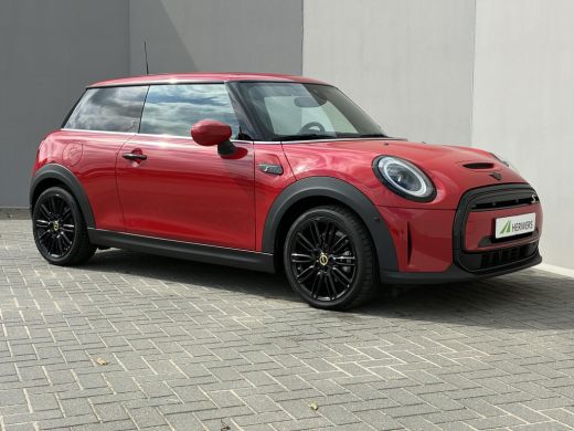 Mini Electric Yours 33 kWh / Cruise control / Stoelverwarming / Schuif/open dak / Achteruitrijcamera / Navigati... ActivLease financial lease