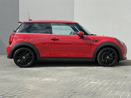 Mini Electric Yours 33 kWh / Cruise control / Stoelverwarming / Schuif/open dak / Achteruitrijcamera / Navigati... ActivLease financial lease