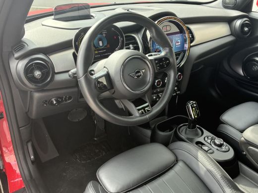 Mini Electric Yours 33 kWh / Cruise control / Stoelverwarming / Schuif/open dak / Achteruitrijcamera / Navigati... ActivLease financial lease