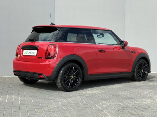 Mini Electric Yours 33 kWh / Cruise control / Stoelverwarming / Schuif/open dak / Achteruitrijcamera / Navigati... ActivLease financial lease
