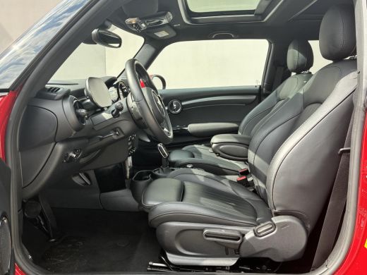 Mini Electric Yours 33 kWh / Cruise control / Stoelverwarming / Schuif/open dak / Achteruitrijcamera / Navigati... ActivLease financial lease