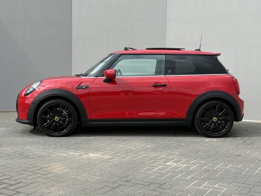 Mini Electric Yours 33 kWh / Cruise control / Stoelverwarming / Schuif/open dak / Achteruitrijcamera / Navigati... ActivLease financial lease