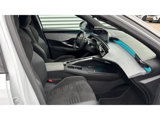 Peugeot e-3008 73KWH GT AVANTAGE 214PK SOH 96,5% / NAVI / LEDER / CLIMA / FULL-LED / 20" LMV / KEYLESS / WARMTEP... ActivLease financial lease