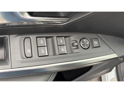 Peugeot e-3008 73KWH GT AVANTAGE 214PK SOH 96,5% / NAVI / LEDER / CLIMA / FULL-LED / 20" LMV / KEYLESS / WARMTEP... ActivLease financial lease