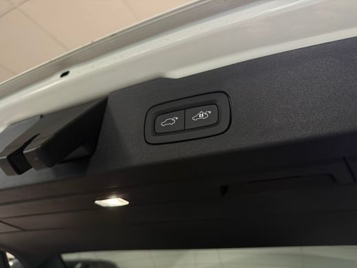 Volvo  V60 T8 AWD Recharge Plus Dark | Schuifdak | Trekhaak | Harman Kardon | 455pk | 360&deg; Camera | Head-Up ... ActivLease financial lease