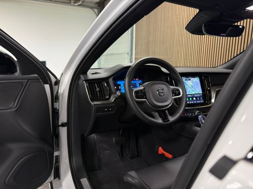 Volvo  V60 T8 AWD Recharge Plus Dark | Schuifdak | Trekhaak | Harman Kardon | 455pk | 360&deg; Camera | Head-Up ... ActivLease financial lease