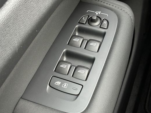 Volvo  XC60 2.0 T8 Plug-in hybrid AWD Ultra Bright / 12-2025 / Facelift / Schuif-/Kantel dak / All-Season ban... ActivLease financial lease