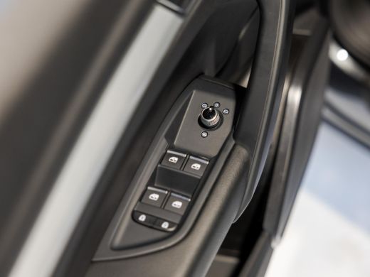 Audi Q5 50 TFSI e S-Line edition SOH 93% / 300pk / Achteruitrij camera / NAP / Dealer onderhouden / ActivLease financial lease