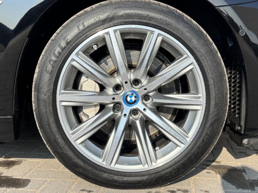 BMW 5 Serie Touring 5 Serie Touring 530e xDrive Executive / Elektrische trekhaak 2.000 kg / SOH 89% / LED / V... ActivLease financial lease