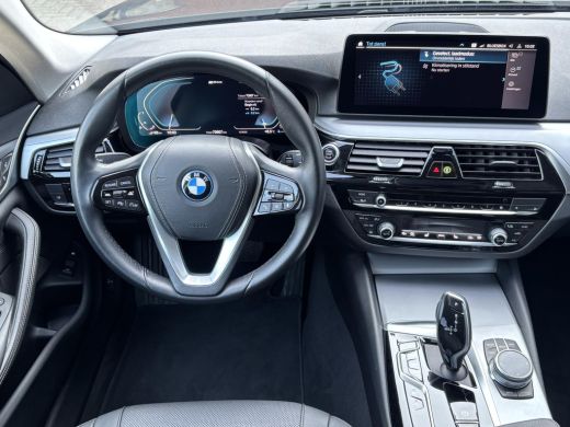 BMW 5 Serie Touring 5 Serie Touring 530e xDrive Executive / Elektrische trekhaak 2.000 kg / SOH 89% / LED / V... ActivLease financial lease