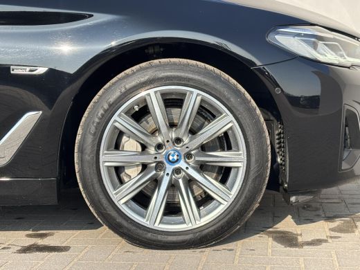 BMW 5 Serie Touring 5 Serie Touring 530e xDrive Executive / Elektrische trekhaak 2.000 kg / SOH 89% / LED / V... ActivLease financial lease