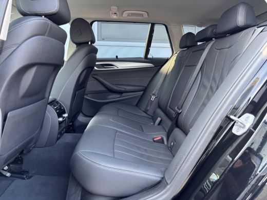BMW 5 Serie Touring 5 Serie Touring 530e xDrive Executive / Elektrische trekhaak 2.000 kg / SOH 89% / LED / V... ActivLease financial lease