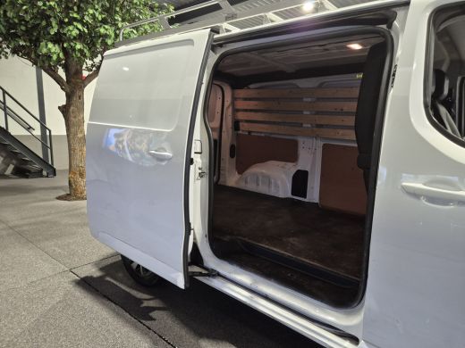 Citroën Jumpy 2.0 BlueHDI 120 M Driver Imperial | Trekhaak | Zijschuifdeur | 3-pers. | Zeer compleet ActivLease financial lease